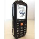 Neunistivi telefon korišćen na ekstremnoj lokaciji sa prirodnim scenama