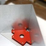 Ugaoni magneti za varenje prikazani iz različitog ugla sa detaljima