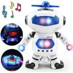 Igračka robot sa osobom poređenje veličine proporcije