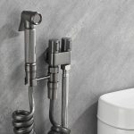 2u1 Higijenski Set za WC – Praktičnost i Higijena na Najvišem Nivou