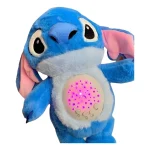 Stitch projektor sa igračkama i drugim predmetima u dečijoj sobi