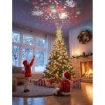 LED sijalica u tradicionalnom božićnom ambijentu sa jelkom i ukrasima