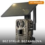 4G solarna lovačka kamera UCON pričvršćena na drvo u šumi sa solarnim panelom