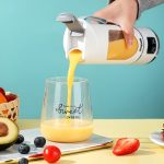 Detalj sečiva i motora ActiveShake prenosivog blendera — snažno blendiranje u kompaktnom kućištu