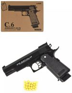 Airsoft pištolj C6 iz bočnog ugla prikazuje metalnu konstrukciju detalje