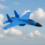 SU-27 Foam Fighter avion na daljinsko upravljanje u letu na otvorenom prostoru