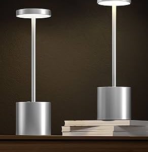 bežična LED stona lampa — u upotrebi