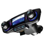 Bluetooth FM transmiter BT06 uključen u upaljač automobila tokom vožnje