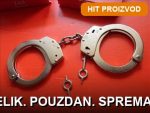 Čelične lisice na lanac sa 2 ključa – profesionalne metalne lisice na beloj pozadini