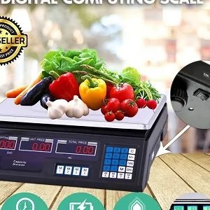 Detalj dvostranog LCD displeja sa osvetljenjem na digitalnoj vagi za merenje