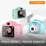 Digitalni fotoaparat za decu u plavoj i roze boji na beloj pozadini