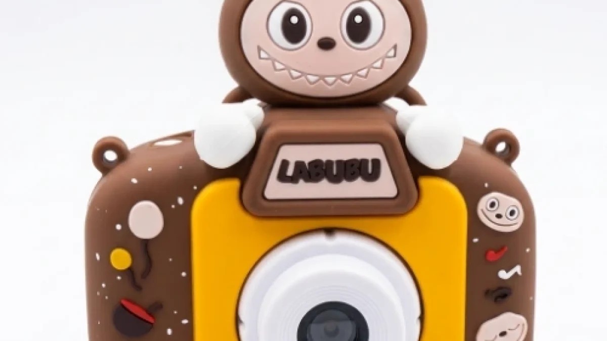 fotoaparat za decu Labubu — u upotrebi