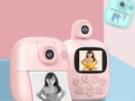 fotoaparat za decu sa instant štampačem — u upotrebi