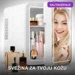 Frižider za kozmetiku sa LED ogledalom i kozmetičkim proizvodima unutra na stolu
