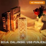 Kristal lampa RGB sa 16 boja upaljena na stolu u tamnoj sobi — dekorativno osvetljenje