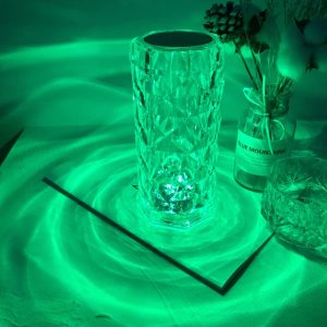 Detalj daljinskog upravljača i dodirnog panela kristal lampe RGB