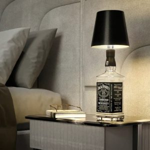 BottleHalo LED lampa od flaše prikazana iz drugog ugla