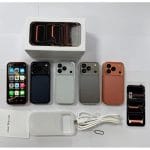 mini android telefon 5g u upotrebi u mobilnom ambijentu