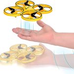 mini dron sa senzorom ruke — u upotrebi
