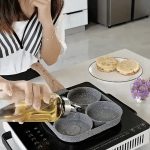 Detalj pregrada nelepljivog tiganja — čvrste sekcije koje odvajaju hranu