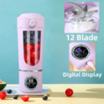 Prenosivi blender sa digitalnim ekranom u upotrebi za pravljenje smoothieja