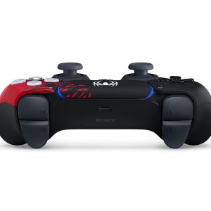 PS5 DualSense kontroler Spider-Man 2 — u upotrebi
