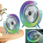 Stoni ventilator RGB sa detaljima dizajna i mrežom od drugog ugla