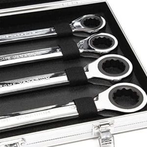 set kombinovanih ključeva 6-32mm — u upotrebi
