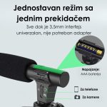 Kreator sadržaja koristi 4 u 1 set za vlogovanje sa LED lampom i stativom tokom snimanja
