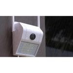 WiFi kamera i zidna lampa V380 montirana iznad ulaznih vrata kuće – nadzor dvorišta