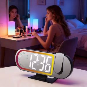 LED digitalni sat sa projekcijom — u upotrebi