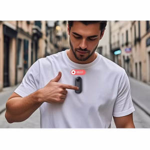 Sportska kamera 1080p pričvršćena na kacigu tokom akcije