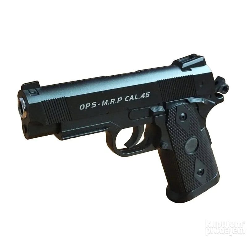C9 metalni airsoft pištolj 6 mm — replika sa šanžerom airsoft pištolj C9 - u upotrebi