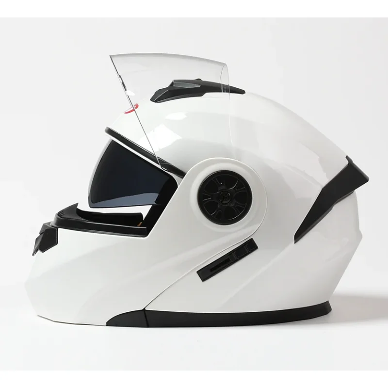 Flip-up moto kaciga bela sa integrisanim naočarima bela flip-up moto kaciga - u upotrebi