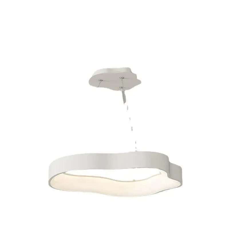 LED luster talasastog oblika DD-148 sa daljinskim, beli 60 cm beli LED luster - u upotrebi