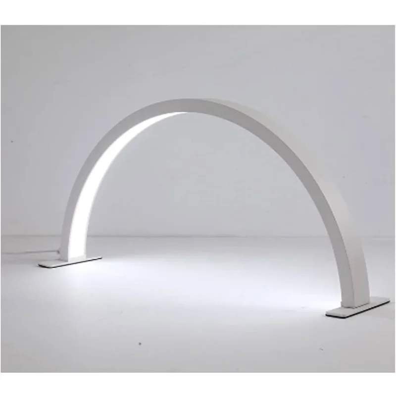 LED Half Moon stona lampa za manikir 55 cm — 25 W Half Moon lampa za manikir 55cm - u upotrebi