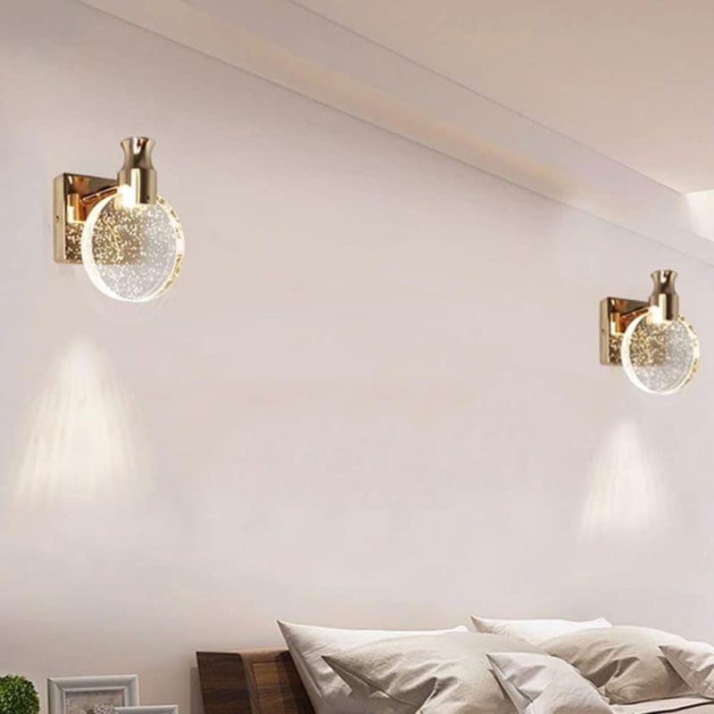 Zidna lampa sa staklenim diskom i zlatnim nosačem staklena zidna lampa - detalji