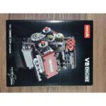 model V8 motora od kockica - prednja strana