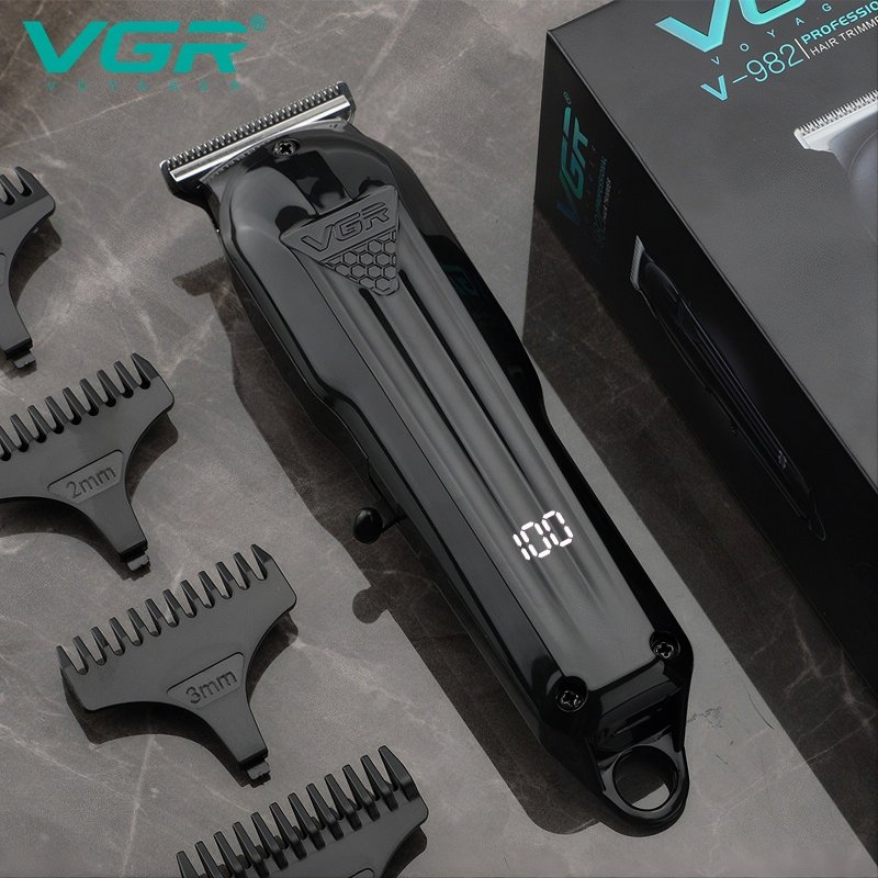 VGR V-982 bežična mašinica za šišanje sa LED displejom i kablom vgr v-982 mašinica - u upotrebi